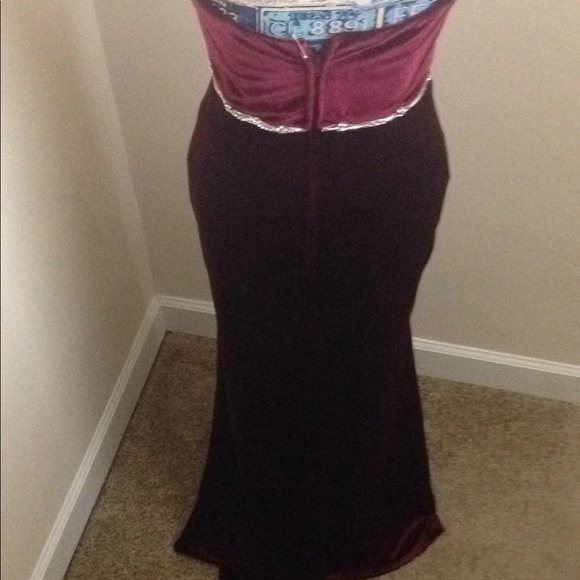 Beautiful Burgundy/Maroon Velvet Strapless Homecoming/Prom/Evening Gown Sz 6 - Picture 2 of 5